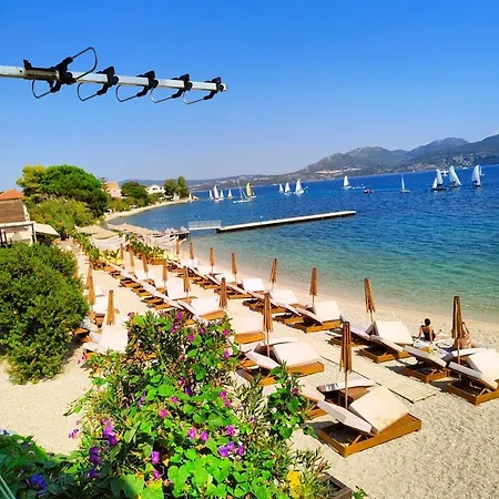Beachfront شقة نِكيانا