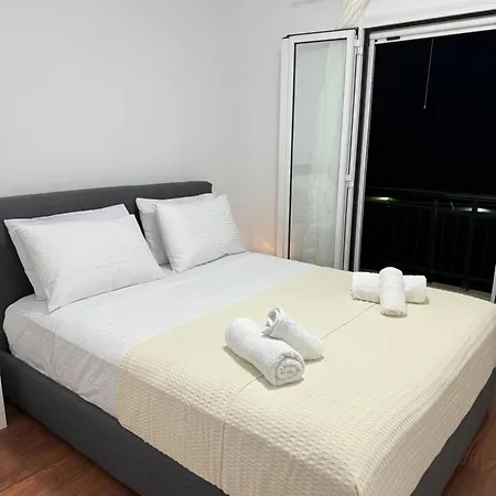 Beachfront نِكيانا
